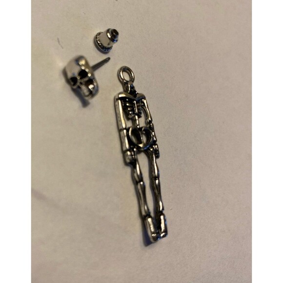 Skeleton Dangle Earrings Body can move Side to Side Gothic Eerie Ghostlike Grim - Picture 3 of 6
